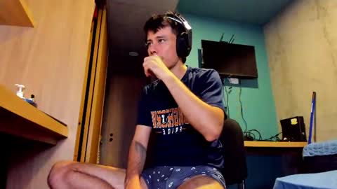 Snapshot of cristian_ortiz_1 chatting on June 11, 2:53 am Cristian online show from June 11, 2:53 am