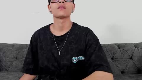 cristian_suarezz_ online show from October 8, 9:45 pm