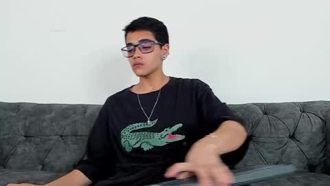 cristian_suarezz_ online show from October 11, 8:40 pm