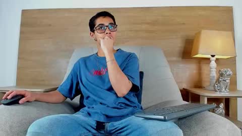 cristian_suarezz_ online show from October 12, 8:30 pm