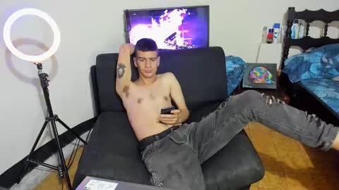 Snapshot of cristiand20 chatting on December 23, 1:18 am Cristian online show from December 23, 1:18 am