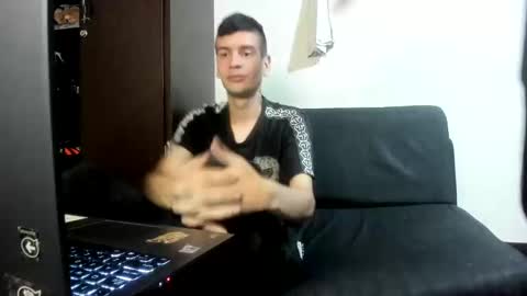 Snapshot of cristiand20 chatting on February 22, 10:18 am Cristian online show from February 22, 10:18 am