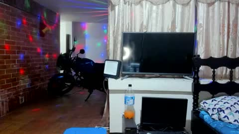 Snapshot of cristiand20 chatting on March 5, 3:08 am Cristian online show from March 5, 3:08 am