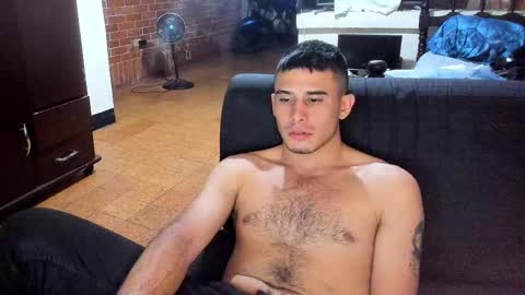 Snapshot of cristiand20 chatting on March 9, 3:54 am Cristian online show from March 9, 3:54 am