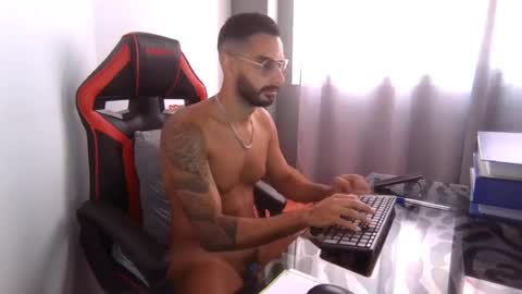 Snapshot of cristiandrs chatting on July 11, 3:59 pm cristiandrs online show from July 11, 3:59 pm