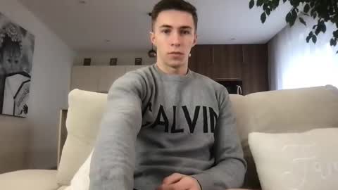 Snapshot of cristianovilla chatting on December 10, 9:23 am CristianoHailey online show from December 10, 9:23 am