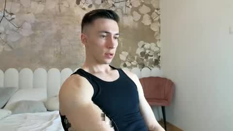 Snapshot of cristianovilla chatting on April 19, 6:10 pm CristianoHailey online show from April 19, 6:10 pm