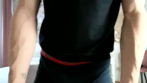 Snapshot of cristianovilla chatting on May 7, 8:31 am CristianoHailey online show from May 7, 8:31 am