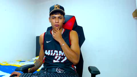 Snapshot of cristiantayron chatting on April 21, 7:14 am cristian online show from April 21, 7:14 am