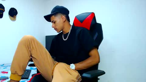Snapshot of cristiantayron chatting on April 26, 7:17 am cristian online show from April 26, 7:17 am