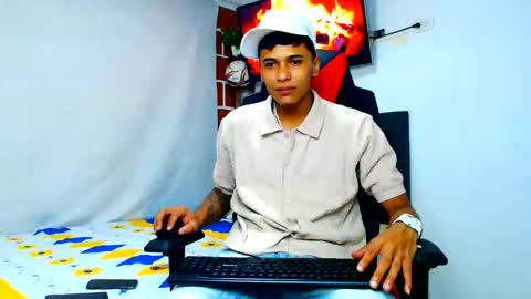 Snapshot of cristiantayron chatting on May 30, 6:43 am cristian online show from May 30, 6:43 am