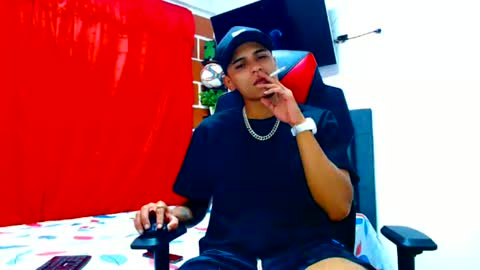 Snapshot of cristiantayron chatting on June 12, 7:51 am cristian online show from June 12, 7:51 am