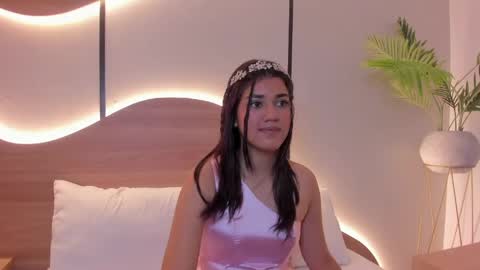 Snapshot of cristin_collins chatting on June 6, 1:00 am C R I S T I N online show from June 6, 1:00 am
