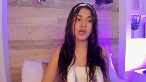 Snapshot of cristin_collins chatting on June 27, 2:49 am C R I S T I N online show from June 27, 2:49 am