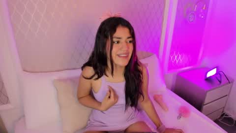 Snapshot of cristin_collins chatting on August 1, 4:23 am C R I S T I N online show from August 1, 4:23 am