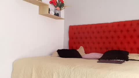 Snapshot of cristina_aznar chatting on May 25, 6:58 pm Cris online show from May 25, 6:58 pm