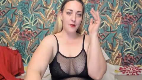 Snapshot of cristinnna chatting on December 17, 9:21 pm Cristina online show from December 17, 9:21 pm