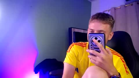 Snapshot of cristopher_2004 chatting on June 19, 2:16 am cristopher_2004 online show from June 19, 2:16 am