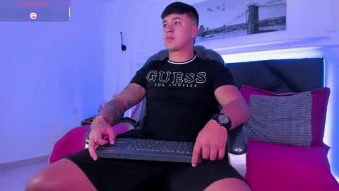 Snapshot of cristopher_strong chatting on April 26, 1:53 pm Cristopher online show from April 26, 1:53 pm
