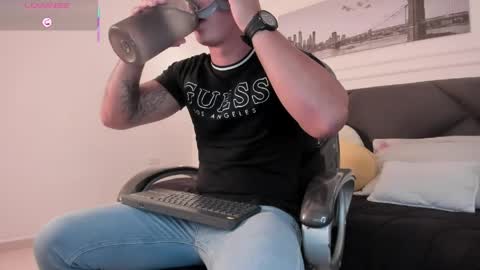 Snapshot of cristopher_strong chatting on May 8, 1:38 pm Cristopher online show from May 8, 1:38 pm