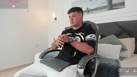 Snapshot of cristopher_strong chatting on May 11, 2:12 pm Cristopher online show from May 11, 2:12 pm