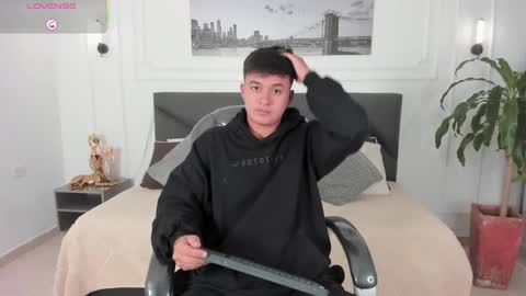 Snapshot of cristopher_strong chatting on May 19, 2:12 pm Cristopher online show from May 19, 2:12 pm