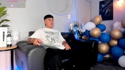 Snapshot of cristopher_strong chatting on May 23, 1:26 pm Cristopher online show from May 23, 1:26 pm