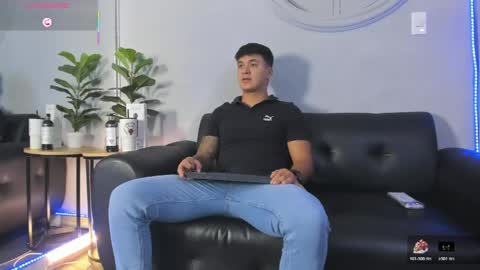 Snapshot of cristopher_strong chatting on June 2, 1:35 pm Cristopher online show from June 2, 1:35 pm