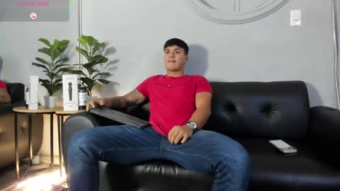 Snapshot of cristopher_strong chatting on June 3, 2:33 pm Cristopher online show from June 3, 2:33 pm
