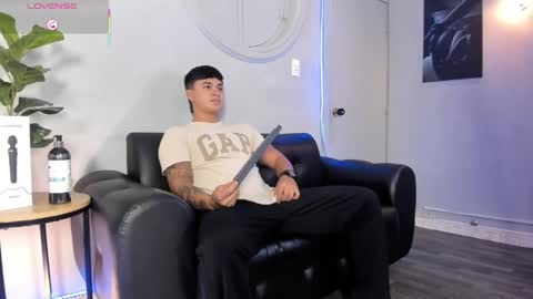 Snapshot of cristopher_strong chatting on June 4, 2:23 pm Cristopher online show from June 4, 2:23 pm
