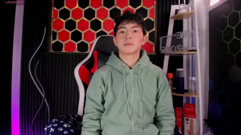 Cristopher  online show from April 17, 8:12 pm