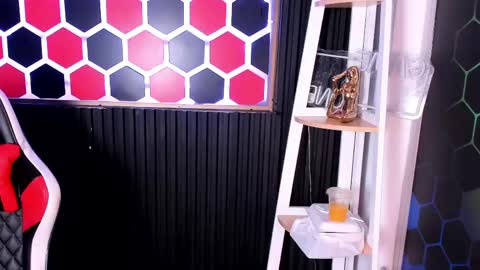 Snapshot of cristopher_wild chatting on June 5, 8:36 pm Cristopher online show from June 5, 8:36 pm