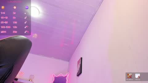 Snapshot of cristy_tay chatting on May 9, 11:37 am cristy_tay online show from May 9, 11:37 am