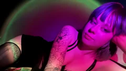 Snapshot of cristyynyy chatting on August 2, 9:57 pm cristyynyy online show from August 2, 9:57 pm