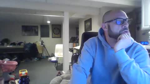 Snapshot of crm400 chatting on April 25, 2:36 am billybasement online show from April 25, 2:36 am