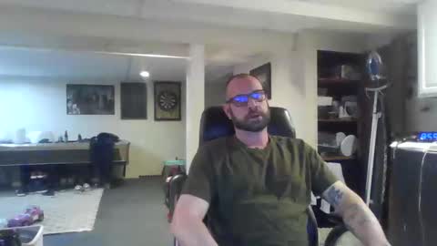 Snapshot of crm400 chatting on May 2, 12:59 am billybasement online show from May 2, 12:59 am