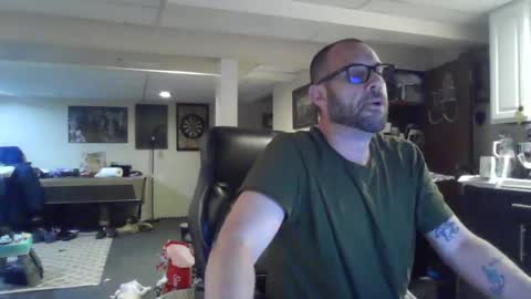 Snapshot of crm400 chatting on June 27, 3:00 am billybasement online show from June 27, 3:00 am