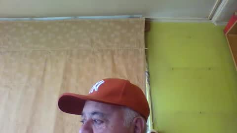 Snapshot of crmperez chatting on February 25, 8:40 pm crmperez online show from February 25, 8:40 pm