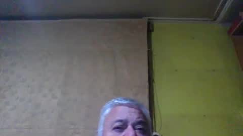 Snapshot of crmperez chatting on March 27, 1:22 am crmperez online show from March 27, 1:22 am