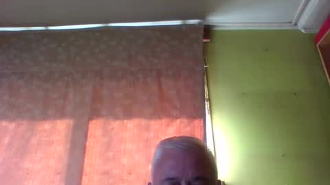 Snapshot of crmperez chatting on April 1, 6:05 pm crmperez online show from April 1, 6:05 pm