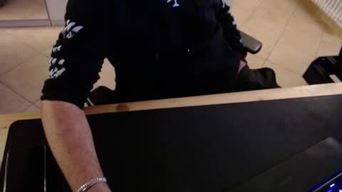 crocken_bisc online show from December 19, 8:49 pm