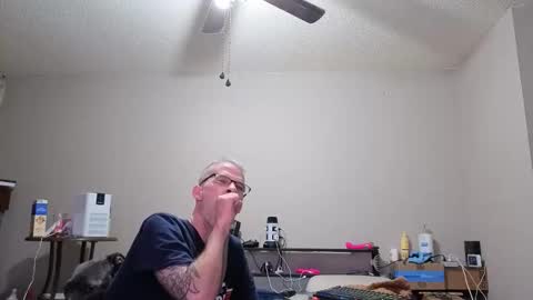 Snapshot of crownandkat chatting on February 12, 3:45 am Crownandkat online show from February 12, 3:45 am