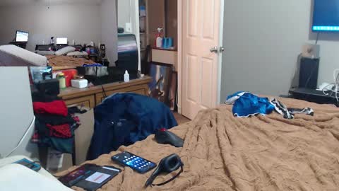 Snapshot of crownandkat chatting on February 25, 6:23 am Crownandkat online show from February 25, 6:23 am