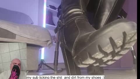 Snapshot of cruel_siren chatting on October 25, 8:58 pm Cruel Siren online show from October 25, 8:58 pm