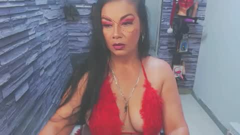 Snapshot of cruela_deviil chatting on January 15, 12:59 am cruela_deviil online show from January 15, 12:59 am