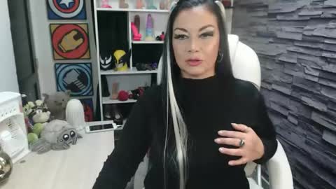Snapshot of cruela_deviil chatting on February 18, 9:22 pm cruela_deviil online show from February 18, 9:22 pm
