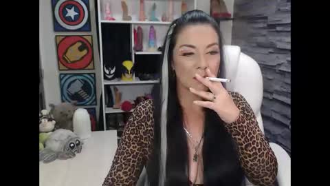 Snapshot of cruela_deviil chatting on February 27, 7:03 pm cruela_deviil online show from February 27, 7:03 pm