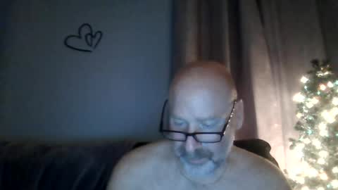 Snapshot of cruising_guy chatting on July 1, 1:51 am fun guy online show from July 1, 1:51 am