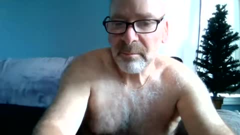 Snapshot of cruising_guy chatting on July 21, 11:34 am fun guy online show from July 21, 11:34 am