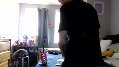 cruz815 online show from April 1, 4:04 pm